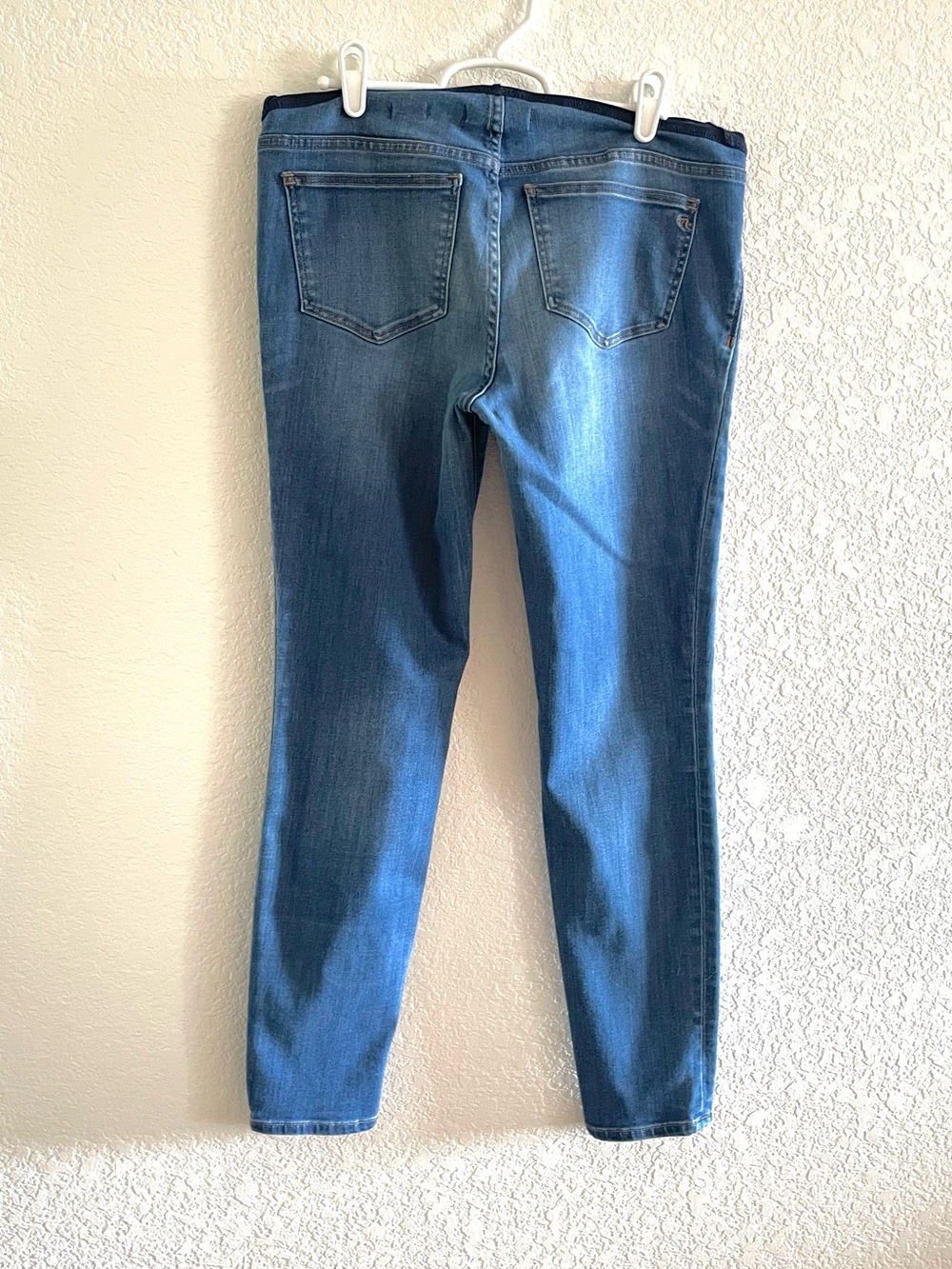 Madewell Skinny Maternity Jeans in Medium Blue Wash - Picture 5 of 10